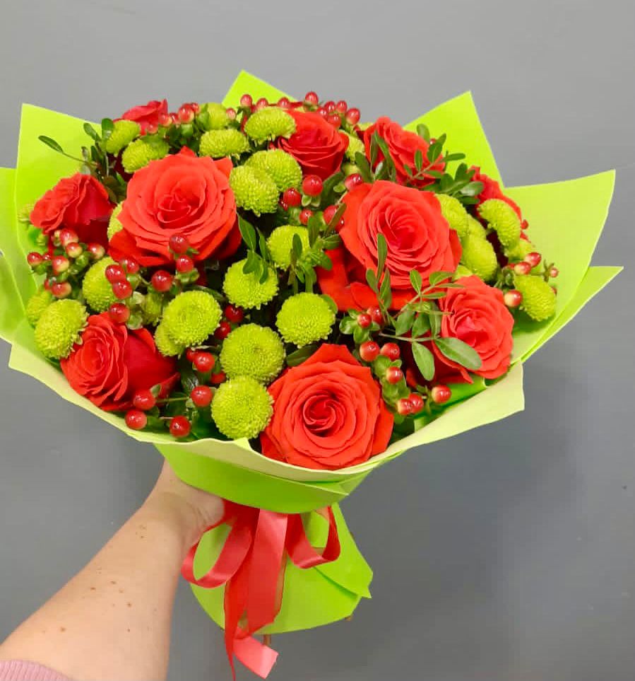 Букет цветов из: Хризантемы и Розы в Чернушке