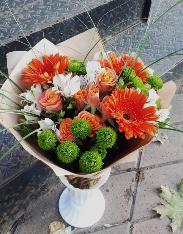 Букет цветов из: Герберы, Хризантемы, Альстромерии и Розы в Чернушке