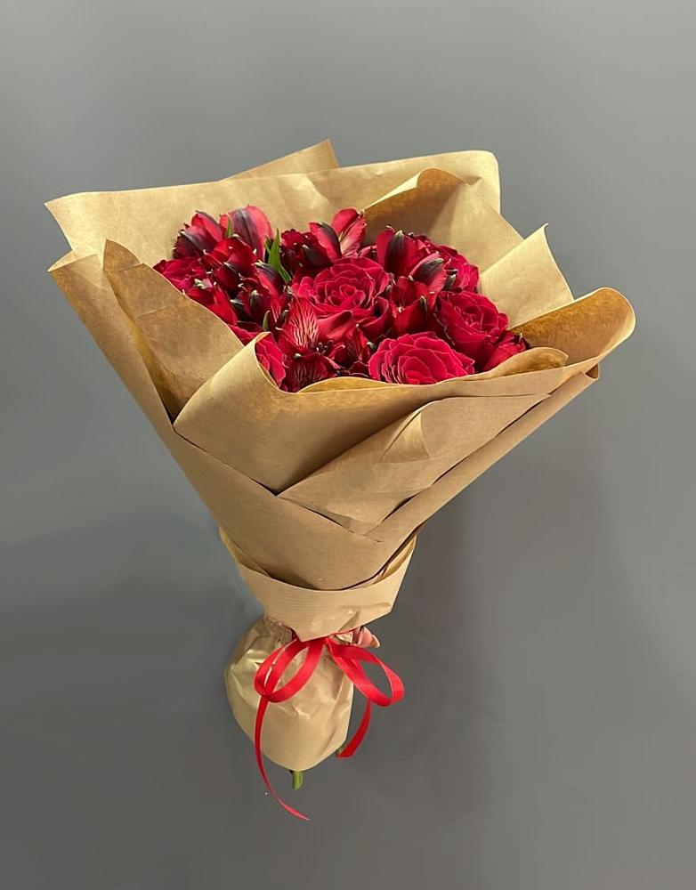 Букет цветов из: Альстромерии и Розы в Чернушке