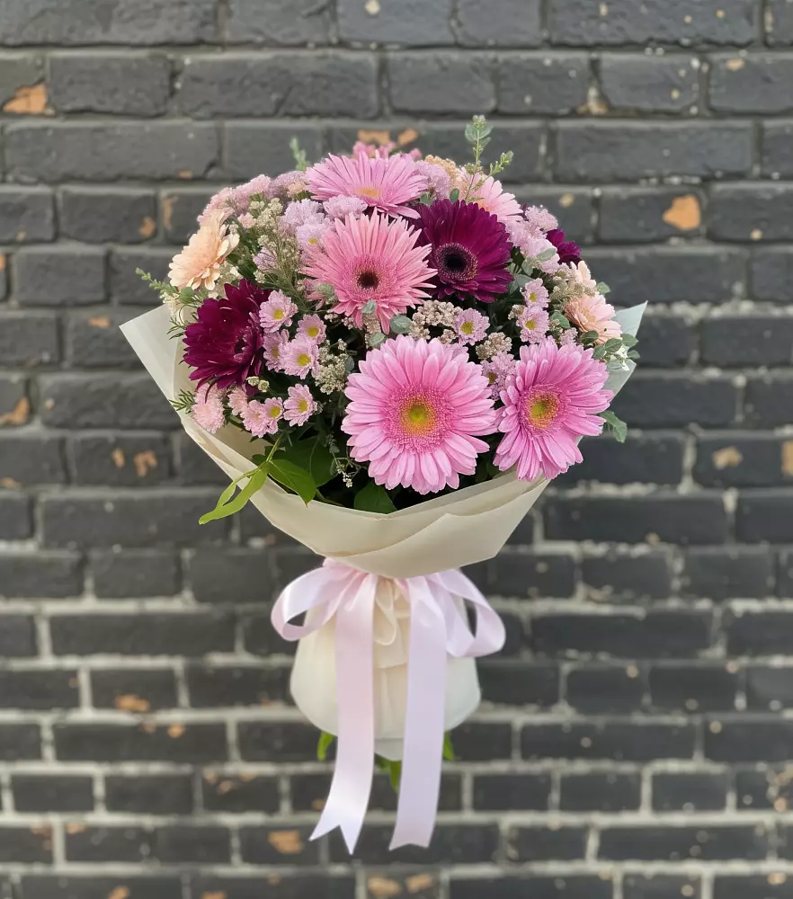 Букет цветов из: Герберы и Хризантемы в Чернушке