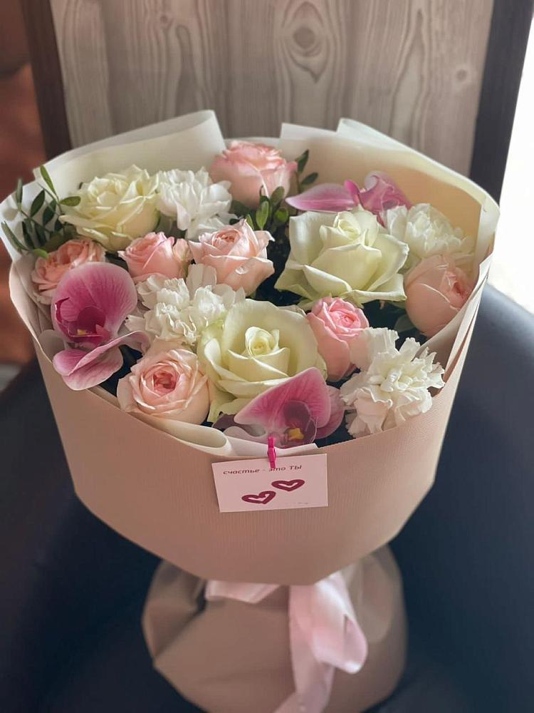 Букет цветов из: Орхидеи, Розы и Гвоздики в Чернушке