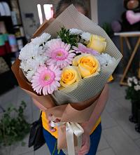 Букет цветов из:  Герберы, Розы и Хризантемы в Чернушке