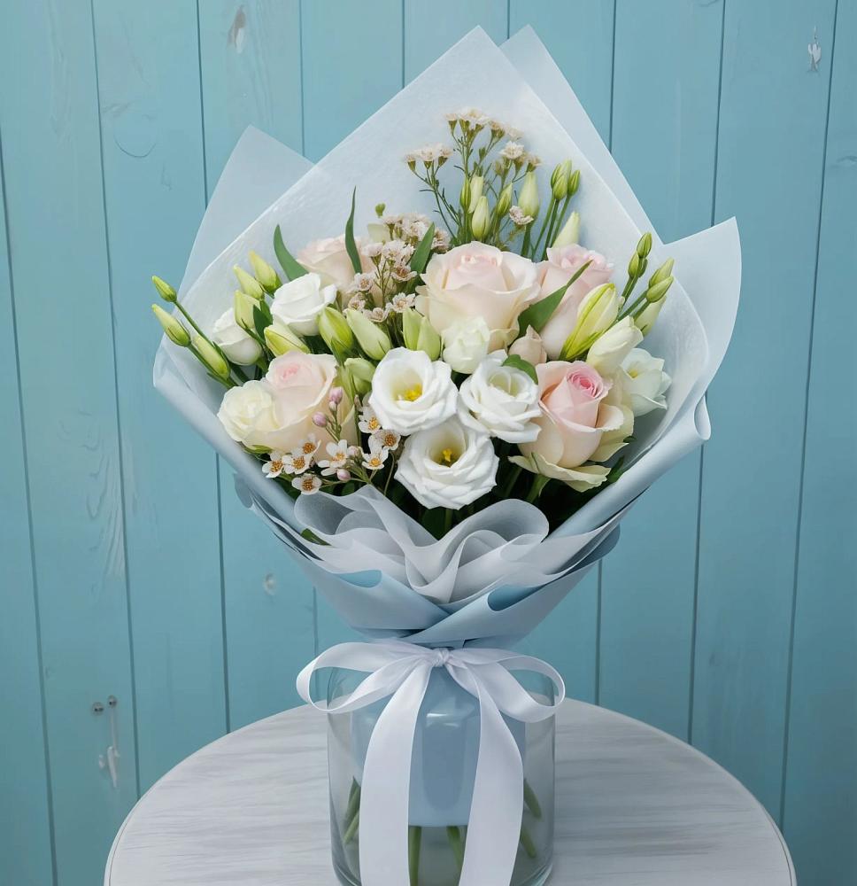 Букет цветов из: Розы и Лизиантусы в Чернушке