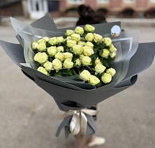 Букет Белые кустовые розы Солинеро в Чернушке