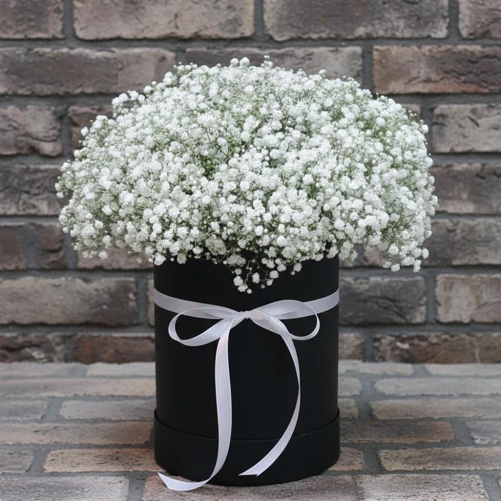 Цветочная композиция из Гипсофила в шляпной коробке в Чернушке