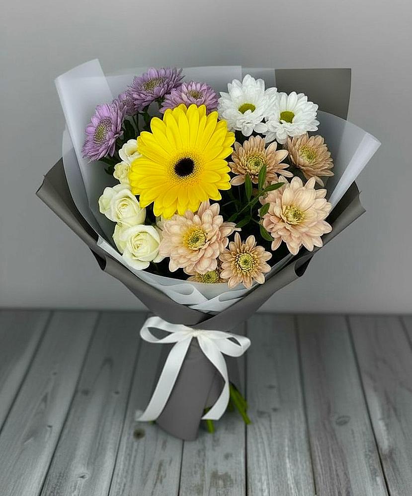 Букет цветов из: Розы, Герберы и Хризантемы в Чернушке