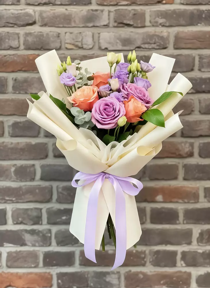 Букет цветов из: Лизиантусы и Розы в Чернушке