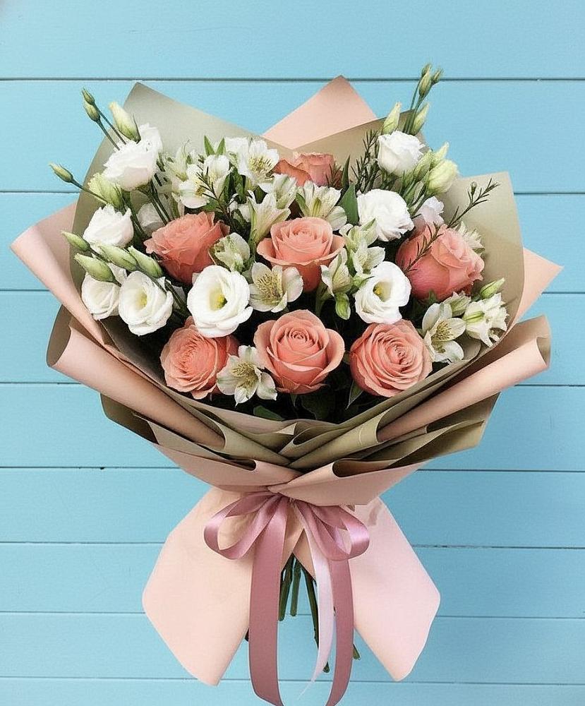 Букет цветов из: Розы, Альстромерии и Лизиантусы в Чернушке