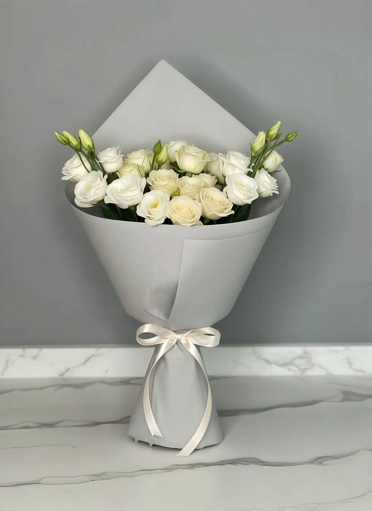 Букет цветов из: Розы и Лизиантусы в Чернушке