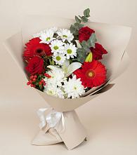 Букет цветов из:  Розы, Хризантемы, Герберы и Лилии в Чернушке