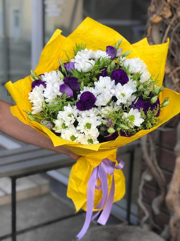 Букет цветов из: Ирисы, Хризантемы и Ромашки в Чернушке