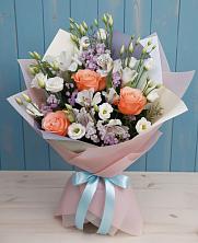 Букет цветов из:  Лизиантусы, Розы, Альстромерии и Гипсофила в Чернушке