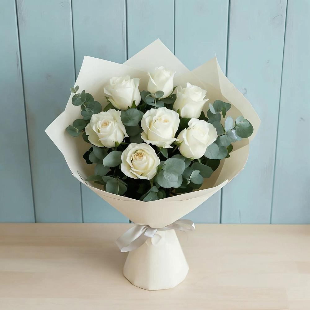 Букет Белые розы в Эвкалипте в Чернушке