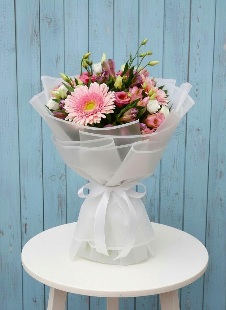 Букет цветов из: Герберы, Альстромерии и Лизиантусы в Чернушке