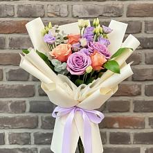 Букет цветов из:  Лизиантусы и Розы в Чернушке