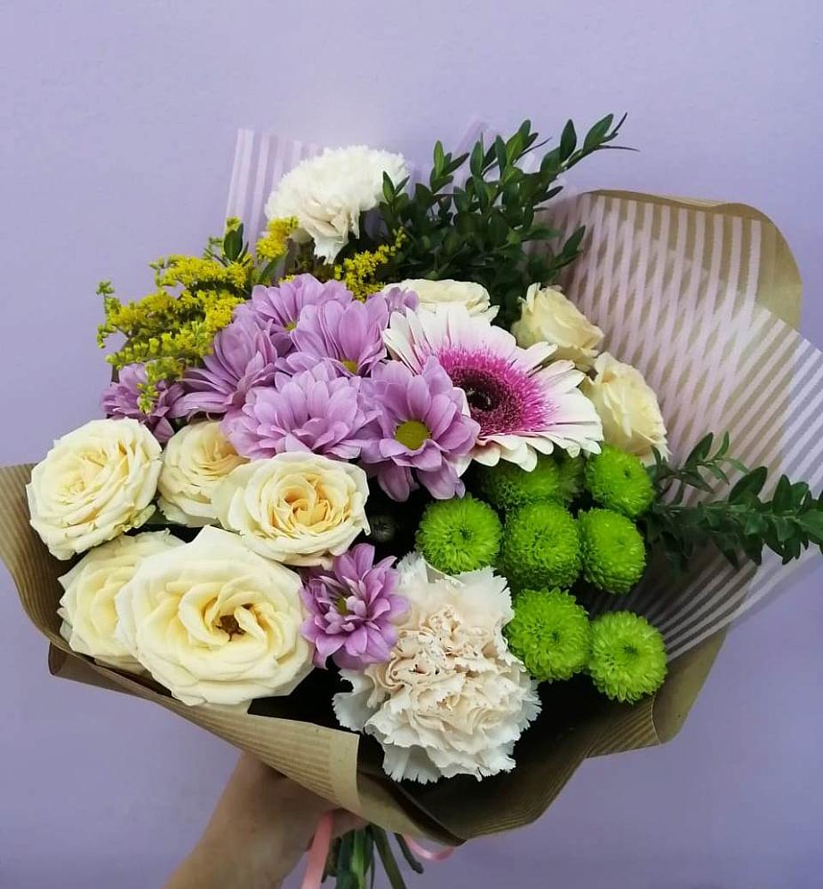 Букет цветов из: Хризантемы, Розы, Гвоздики и Герберы в Чернушке