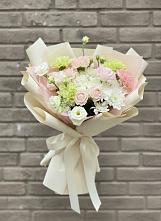 Букет цветов из:  Гвоздики, Розы, Лизиантусы и Хризантемы в Чернушке