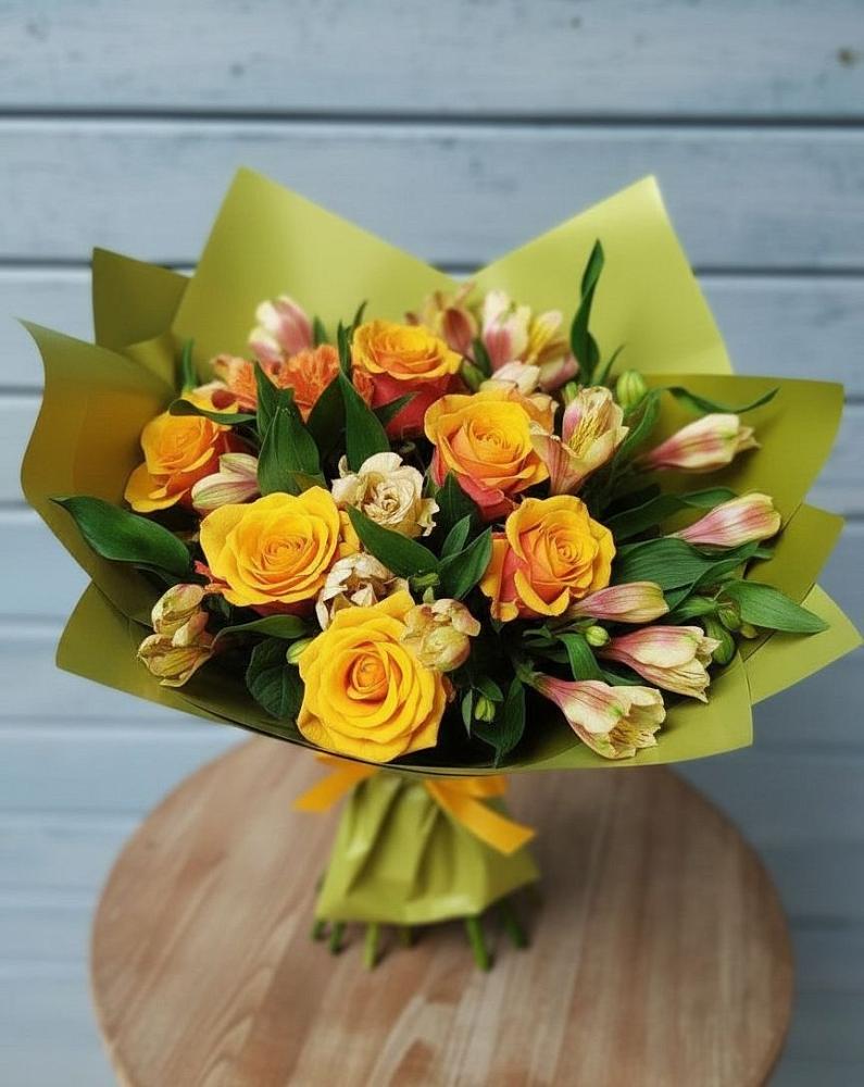 Букет цветов из: Альстромерии и Розы в Чернушке