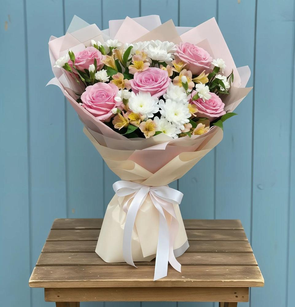 Букет цветов из: Гвоздики, Орхидеи и Розы в Чернушке