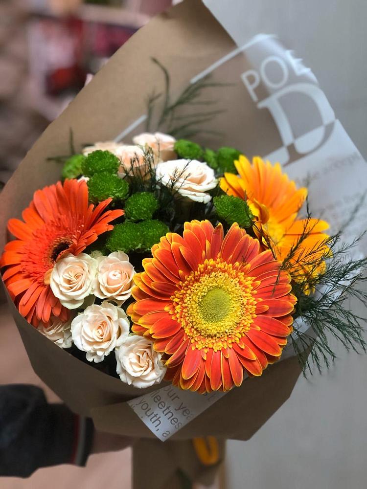 Букет цветов из: Герберы, Хризантемы и Розы в Чернушке