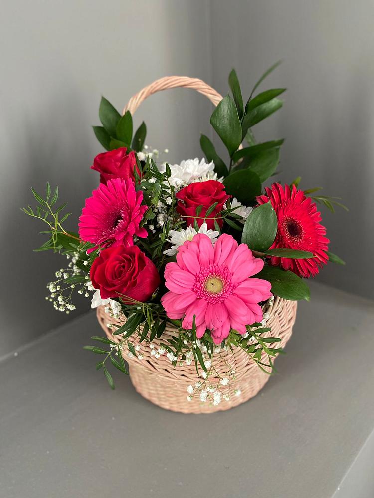 Цветочная композиция из Розы, Хризантемы и Герберы в корзине в Чернушке