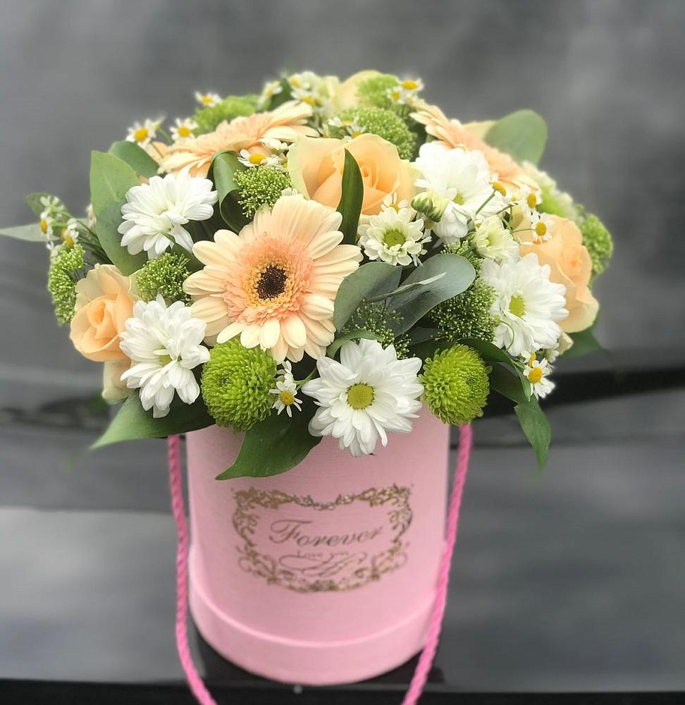 Цветочная композиция из Розы, Герберы и Хризантемы в шляпной коробке в Чернушке