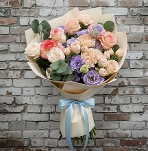 Букет цветов из:  Розы, Лизиантусы и Гвоздики в Чернушке