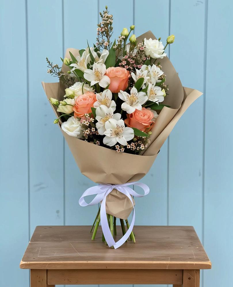 Букет цветов из: Альстромерии, Лизиантусы, Розы и Хризантемы в Чернушке