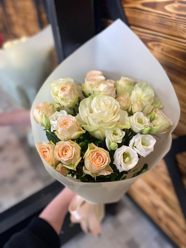 Букет цветов из: Розы и Лизиантусы в Чернушке