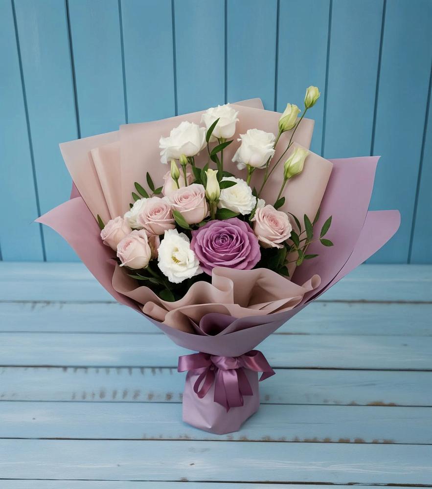 Букет цветов из: Розы и Лизиантусы в Чернушке